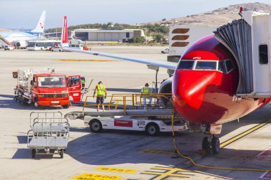 Las Palmas de Gran Canaria, İspanya, 5 Ocak 2018 üzerinde. Ön kontrol hizmetinde Adası Gran Canaria Havaalanı Uçak geçer