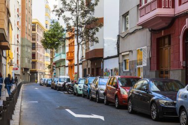 Las Palmas de Gran Canaria, İspanya, 5 Ocak 2018 üzerinde. Geleneksel mimari ile sokak bilir.