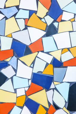 Çok renkli bir seramik parçalarını kaotik Mozaik