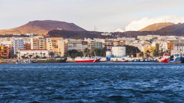 Las Palmas de Gran Canaria, İspanya, 5 Ocak 2018 üzerinde. Modern binalar mimari kompleks adalar adalar için tipik olun. Bir anket terasından görüntülemek
