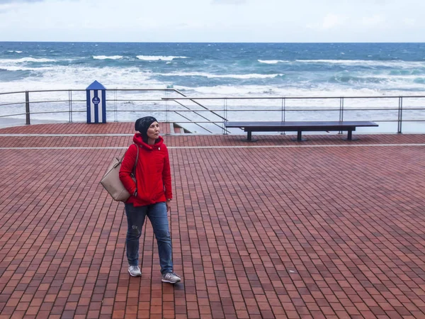 Las Palmas Gran Canaria Spain January 2018 Woman Walks Embankment — Stock Photo, Image