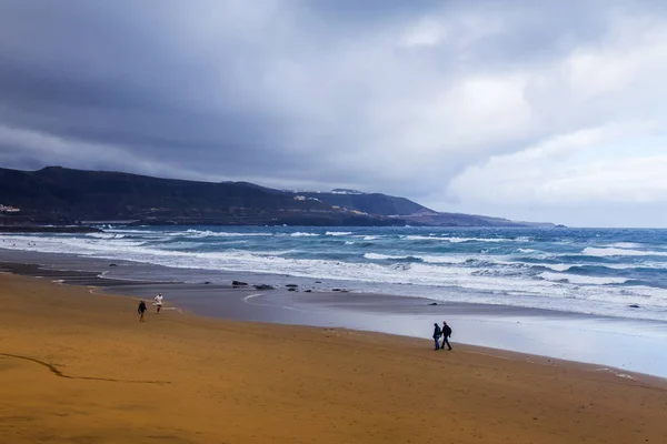 Pittoresca Linea Surf Sulla Spiaggia Sabbiosa Sulla Riva Del Mare — Foto Stock