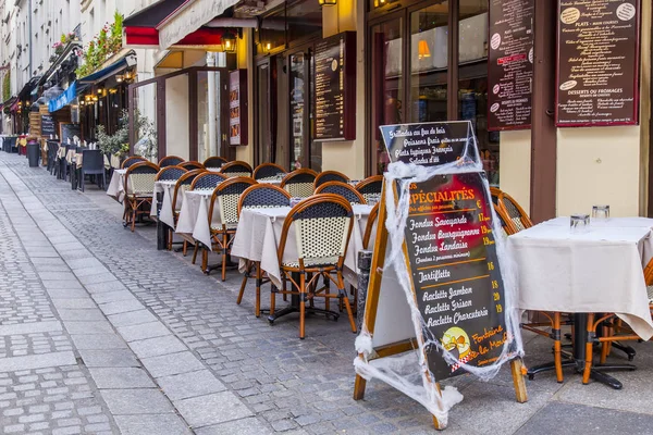 Paris France October 2017 Little Tables Traditional Street Cafe Expect — Stock Photo, Image