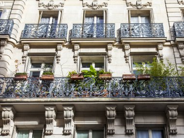 Paris, Fransa, üzerinde 30 Ekim 2017. Şehir sokak ve tipik mimari detaylar şehir merkezinde evlerin bilir. Bina cephe parçası