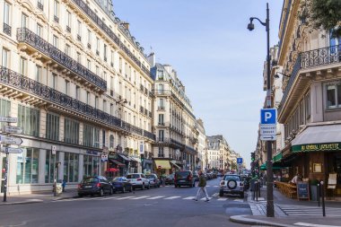 Paris, Fransa, üzerinde 30 Ekim 2017. Sonbahar şehir manzarası. Şık güzel evler şehrin mimari bir kompleks sokak olun. N