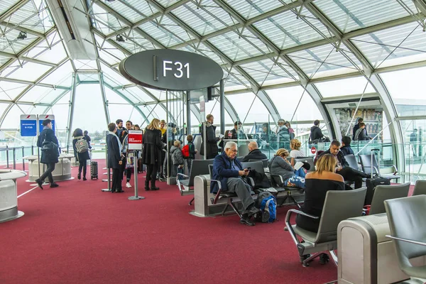 Paris France November 2017 People Expect Flight Hall Embarkation Airport — Stock Photo, Image