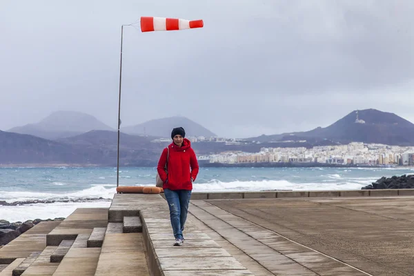 Las Palmas Gran Canaria Spain January 2018 Woman Walks Embankment — Stock Photo, Image