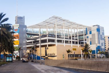 Las Palmas de Gran Canaria, İspanya, 5 Ocak 2018 üzerinde. Modern alışveriş merkezi mimari bir kompleks liman bölgesinin bir parçasıdır
