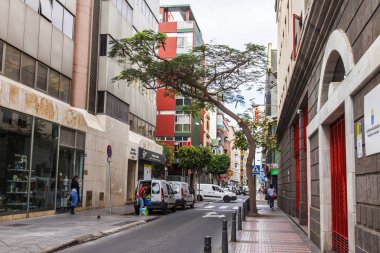 Las Palmas de Gran Canaria, İspanya, 5 Ocak 2018 üzerinde. Modern binalar mimari kompleks sokağın adalar adalar için tipik yapmak. 
