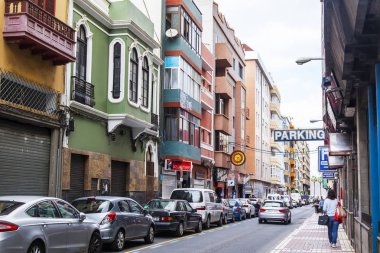 Las Palmas de Gran Canaria, İspanya, 5 Ocak 2018 üzerinde. Modern binalar mimari kompleks sokağın adalar adalar için tipik yapmak. 