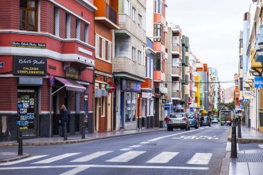 Las Palmas de Gran Canaria, İspanya, 5 Ocak 2018 üzerinde. Modern binalar mimari kompleks sokağın adalar adalar için tipik yapmak. 