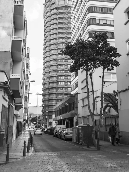 西班牙的大加那利岛 拉斯帕尔马斯 于2018年1月5日 现代建筑使街道的建筑群成为典型的群岛群岛 — 图库照片