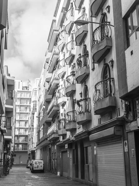 西班牙的大加那利岛 拉斯帕尔马斯 于2018年1月5日 现代建筑使街道的建筑群成为典型的群岛群岛 — 图库照片