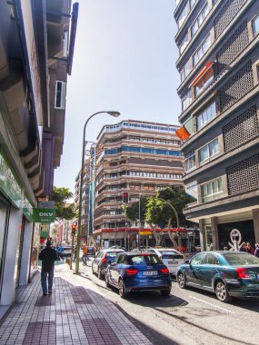 Las Palmas de Gran Canaria, İspanya, 5 Ocak 2018 üzerinde. Modern binalar mimari kompleks sokağın adalar adalar için tipik yapmak. 