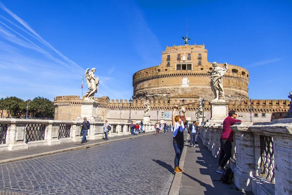 Rome Italy March 2017 Tourists Walk Castel Sant Angelo Adrian — Stock Photo, Image