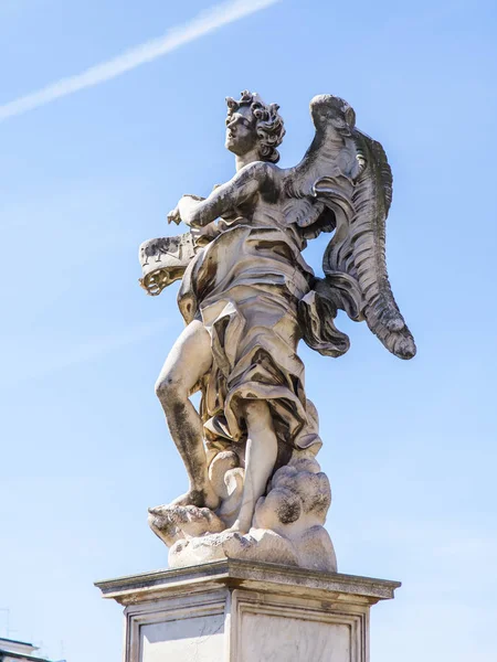 意大利 在2017年3月7日 一座古老的雕塑 天使在一条穿过台伯河的行人桥上 — 图库照片