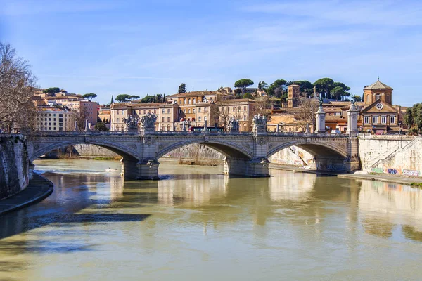 Roma Talya Mart 2017 Victor Emmanuil Köprüsü Tiber Nehri Aracılığıyla — Stok fotoğraf