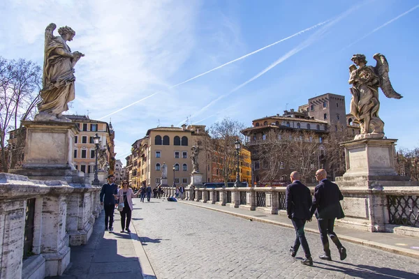 Rome Italië Maart 2017 Mensen Gaan Een Voetgangersbrug Van Heilige — Stockfoto