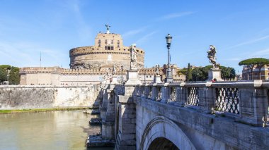 Roma, İtalya, 7 Mart 2017. Aynı adı taşıyan kilit iletken Ponte Sant'Angelo bir görünümünü