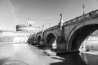 Roma, İtalya, 7 Mart 2017. Aynı adı taşıyan kilit iletken Ponte Sant'Angelo bir görünümünü
