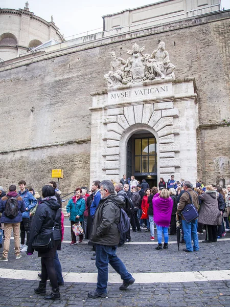 Roma Italia Marzo 2017 Gente Hace Cola Una Entrada Los — Foto de Stock