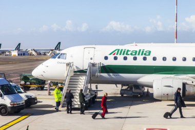 2 Mart 2018 tarihinde, Roma, İtalya. Uçaklar uluslararası havaalanında Fiumicino ön kontrol eğitimden. 