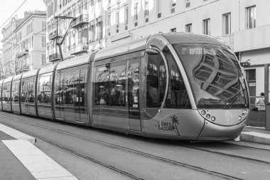 Güzel, Fransa, üzerinde 10 Mart 2018. Tramvaylar hamle Avenue Jean Médecin üzerinde hangi şehir ve ana caddelerinden biri özelliğidir. 