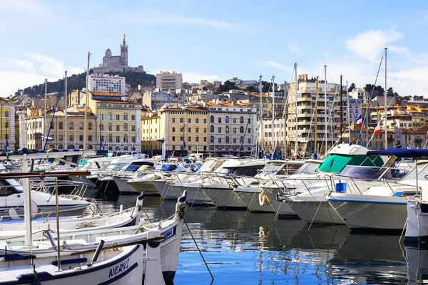 Marseille Francia Marzo 2018 Yates Barcos Amarrados Puerto Antiguo Ciudad — Foto de Stock