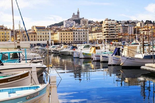 Marseille Francia Marzo 2018 Yates Barcos Amarrados Puerto Antiguo Ciudad — Foto de Stock