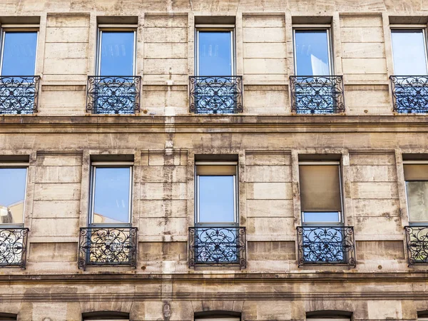 Marsilya, Fransa, 2 Mart 2018. Eski bir tarihi kentin bina cephe bilir