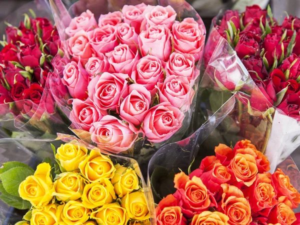 Beautiful Bouquets Roses Presented Street Flower Shop — Stock Photo, Image