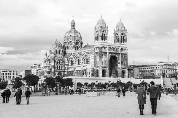 Marseille Francia Marzo 2018 Cattedrale Stile Neobizantino Domina Città Vecchia — Foto Stock