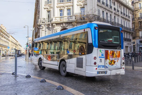 Марсель Франція Березня 2018 Автобус Йде Міській Вулиці Центрі Міста — стокове фото