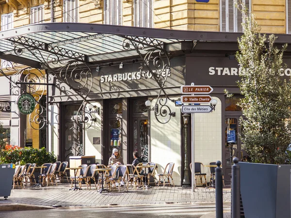 Marseille França Março 2018 Pessoas Têm Resto Comem Café Rua — Fotografia de Stock