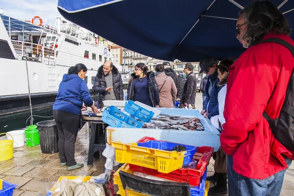 Marseille Franciaország Március 2018 Frissen Fogott Halat Halpiac Régi Kikötő — Stock Fotó