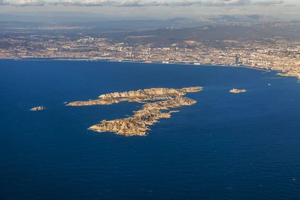 Terreno Collinare Sulla Riva Del Mare Isole Una Foschia Una — Foto Stock