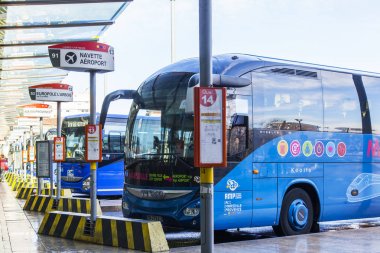 Marsilya, Fransa, 2 Mart 2018. Havaalanına giden otobüs istasyonu Saint Charles yakınındaki otobüs istasyonunda durdu