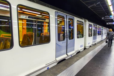 Marsilya, Fransa, 2 Mart 2018. Tren platformu metro istasyonunda durdu