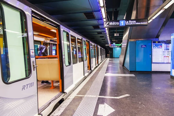 Marsilya Fransa Mart 2018 Tren Platformu Metro Istasyonunda Durdu — Stok fotoğraf