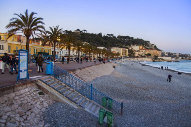 Güzel, Fransa, üzerinde 10 Mart 2018. Tarihsel Promenade des Anglais, en güzel bir görünümü ile günbatımı güneş yaktı bir desen