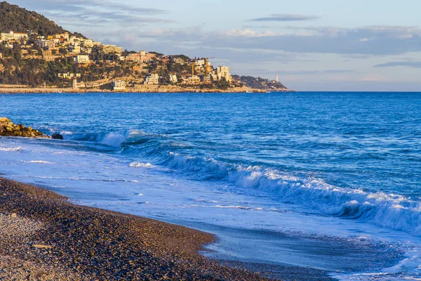 Nice Frankreich März 2018 Die Untergehende Sonne Beleuchtet Wellen Einer — Stockfoto