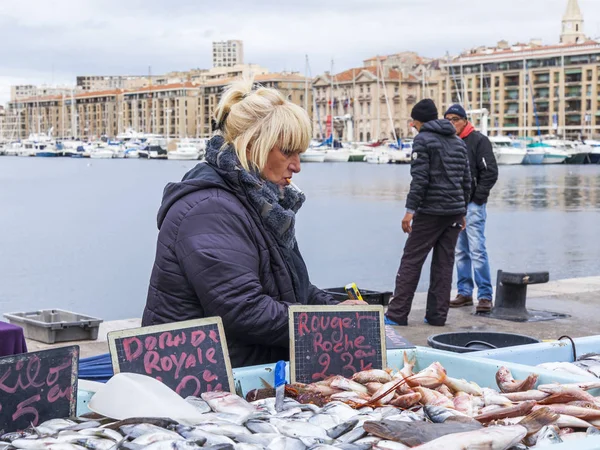 마르세유 프랑스 2018 물고기와 해산물 항구에는 제방에 전통적인 시장에서 판매에는 — 스톡 사진