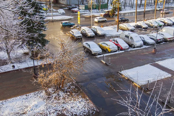 Pushkino Federacja Rosyjska Kwietnia 2018 Parking Ulicy Energiczny Jest Pokryta — Zdjęcie stockowe