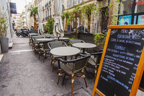 Marseille França Março 2018 Pequenas Mesas Café Rua Pitoresco Uma — Fotografia de Stock