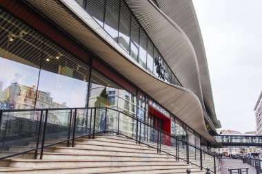 Marsilya, Fransa, 2 Mart 2018. Bilinen alışveriş merkezinin Galeri Lafayette modern binanın cephe
