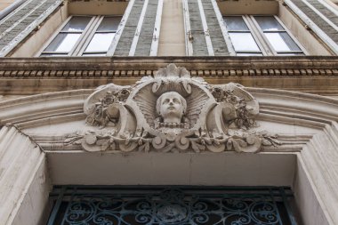 Marsilya, Fransa, 2 Mart 2018. Eski şehir ve onun zengin mimari dekor tarihsel bir bölümünde bina cephe bilir