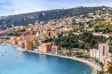 Villefranche-sur-Mer, Fransa, 6 Mart 2018. Pitoresk bir koyda bir görünümünü ve güzel binalar üzerinde bir koy çıkabilir