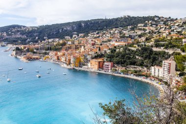 Villefranche-sur-Mer, Fransa, 6 Mart 2018. Pitoresk bir koyda bir görünümünü ve güzel binalar üzerinde bir koy çıkabilir