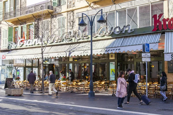 Nice França Março 2018 Pessoas Têm Resto Comem Café Rua — Fotografia de Stock