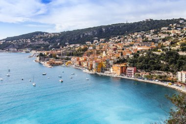 Villefranche-sur-Mer, Fransa, 6 Mart 2018. Pitoresk bir koyda bir görünümünü ve güzel binalar üzerinde bir koy çıkabilir